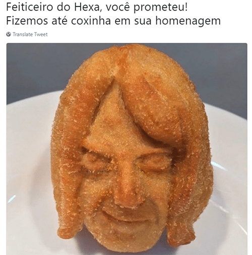 A torcida brasileira confiou demais no feiticeiro e fez até uma coxinha no formato do rosto dele - Reprodução/Twitter