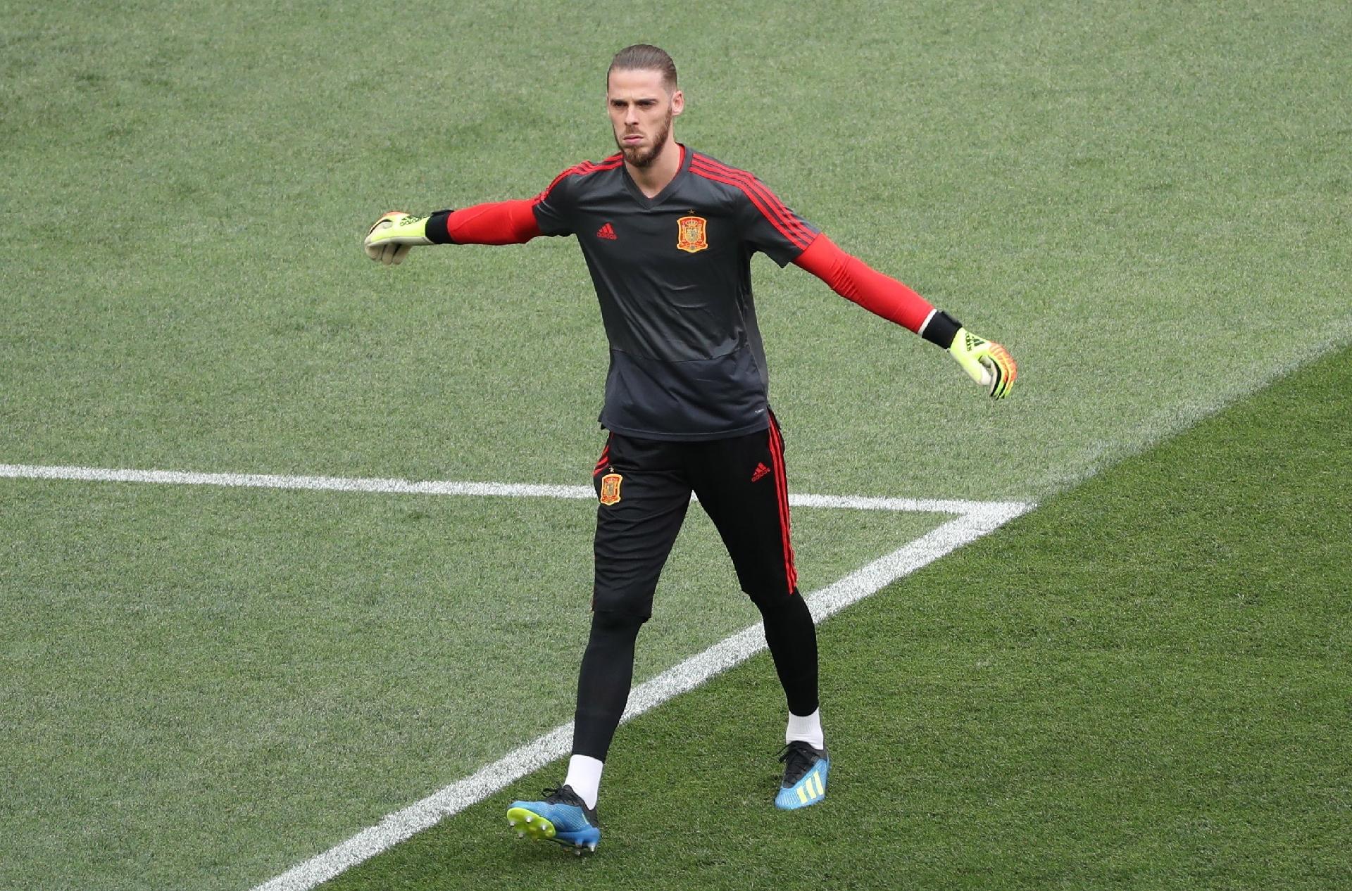 O goleiro De Gea, da Espanha, aquece antes do jogo contra a Rússia - ABEDIN TAHERKENAREH/EFE