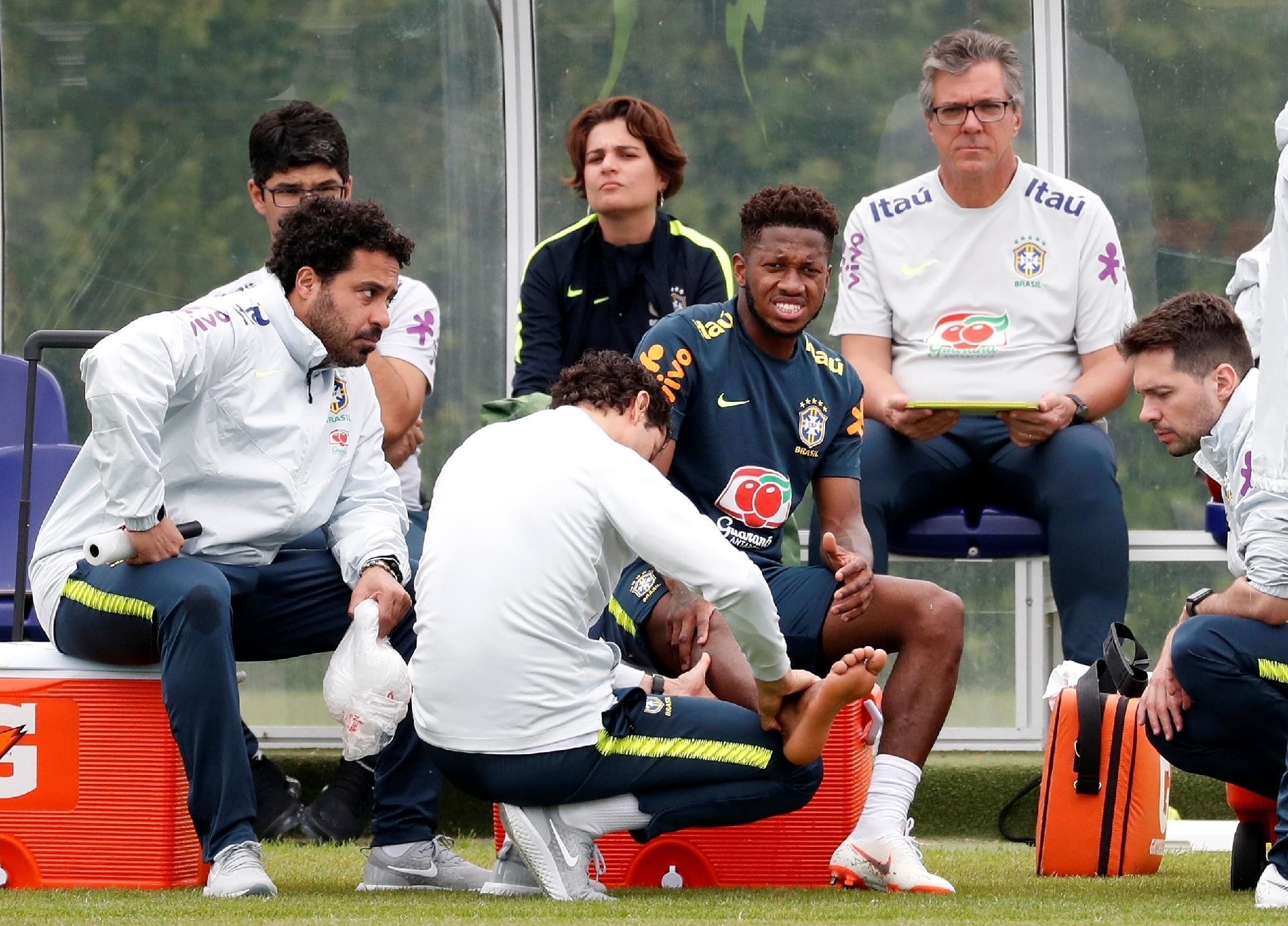 Fred é atendido após dividida com Casemiro - Reuters/Matthew Childs