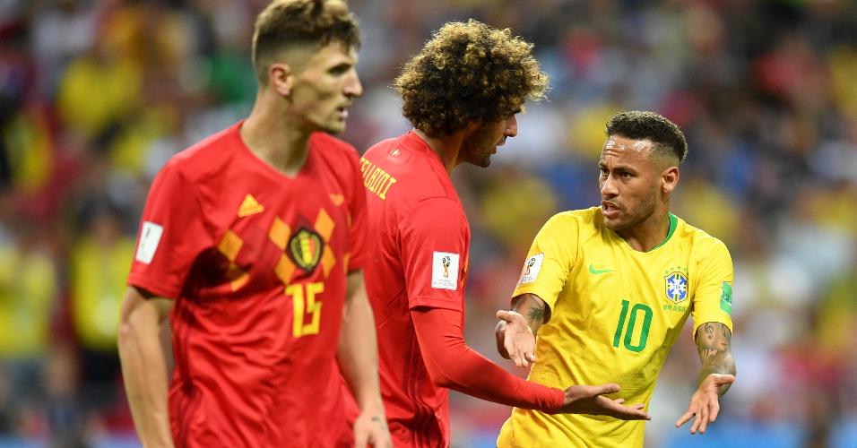 Neymar discute com Marouane Fellaini durante o jogo entre Brasil e Bélgica
