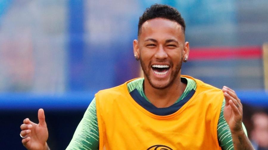Neymar dá risada durante treino da seleção brasileira - REUTERS/David Gray