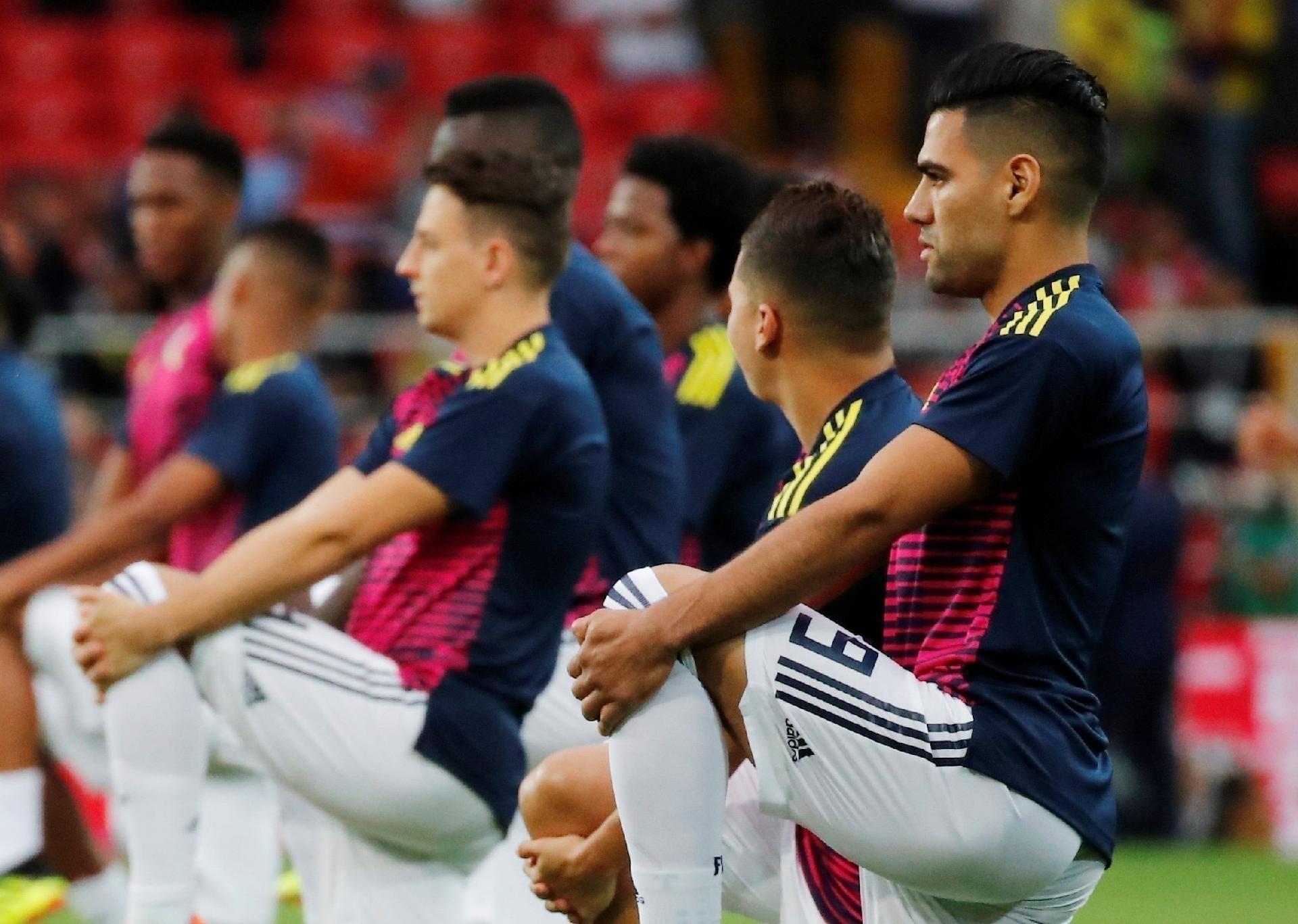 O jogador Radamel Falcao, da Colômbia, em aquecimento antes do jogo - REUTERS/Maxim Shemetov