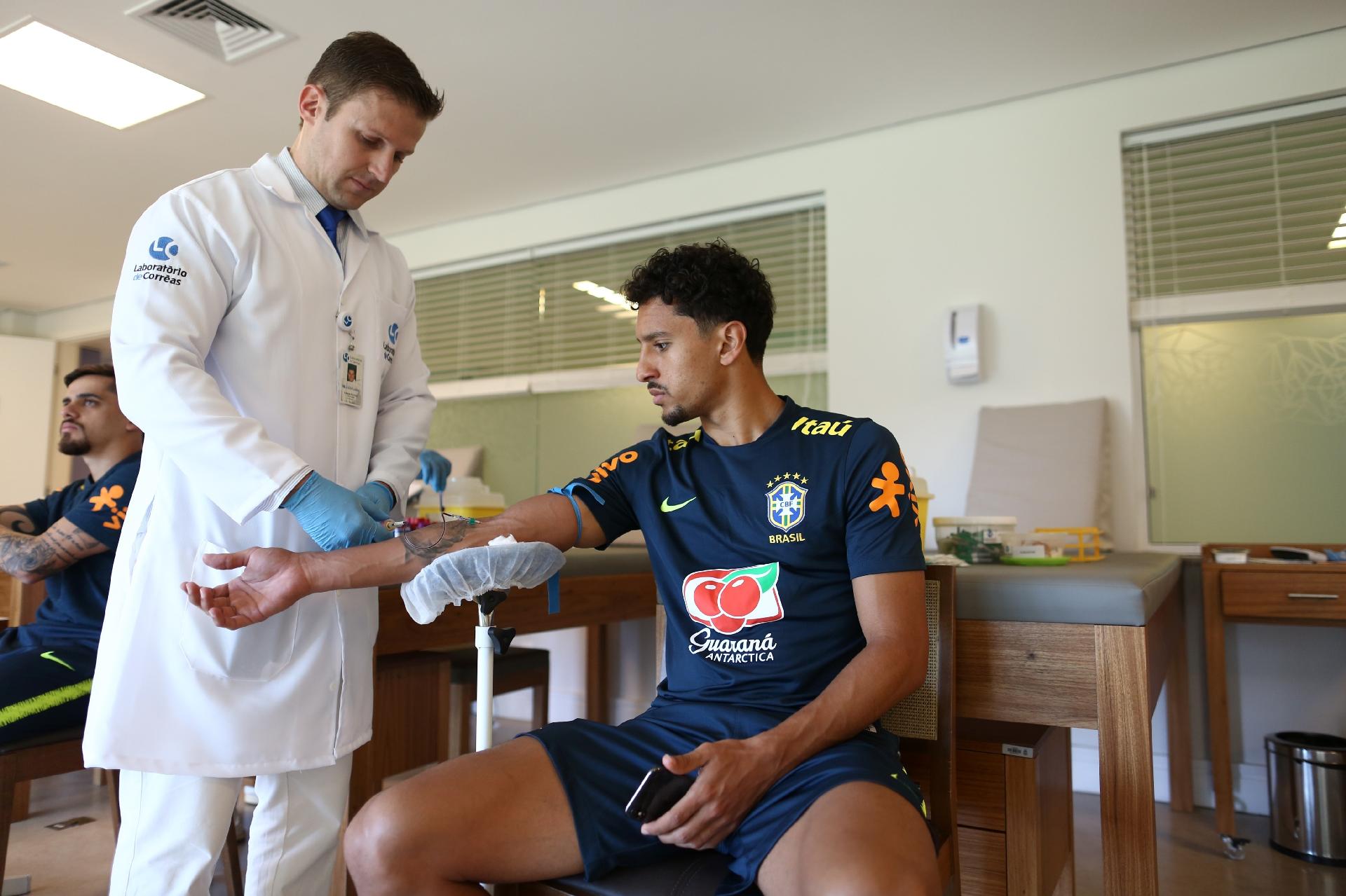 Marquinhos passa por exame de sangue na Granja Comary - Lucas Figueiredo/CBF