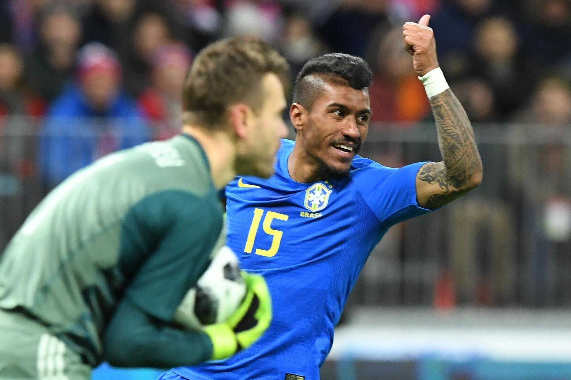 Paulinho gesticula após tentativa de ataque do Brasil contra  Rússia - AFP PHOTO / Kirill KUDRYAVTSEV