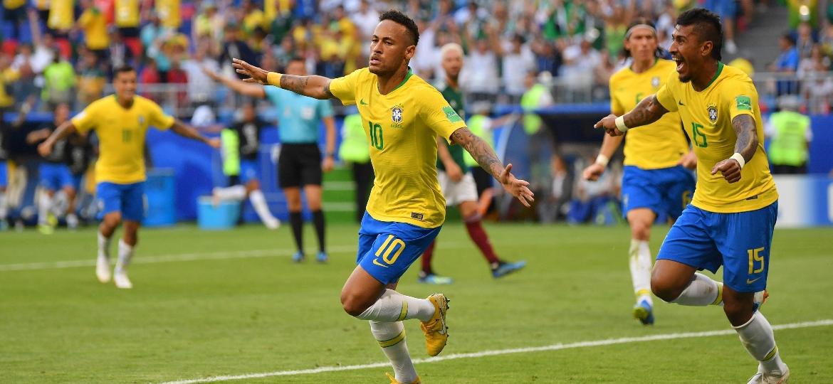 Neymar celebra o gol marcado na partida do Brasil contra o México - Getty Images
