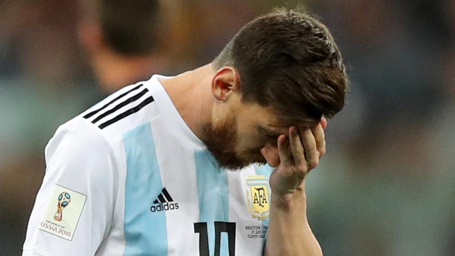Lionel Messi lamenta passe errado no jogo entre Argentina e Croácia - Ivan Alvarado/Reuters