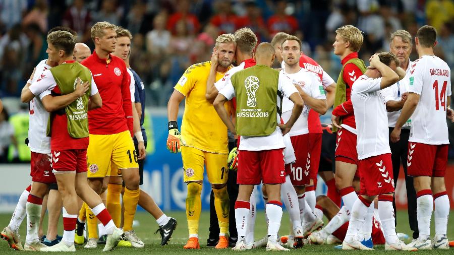 Jogadores da Dinamarca se cumprimentam após eliminação para a Croácia na Copa - Julian Finney/Getty Images