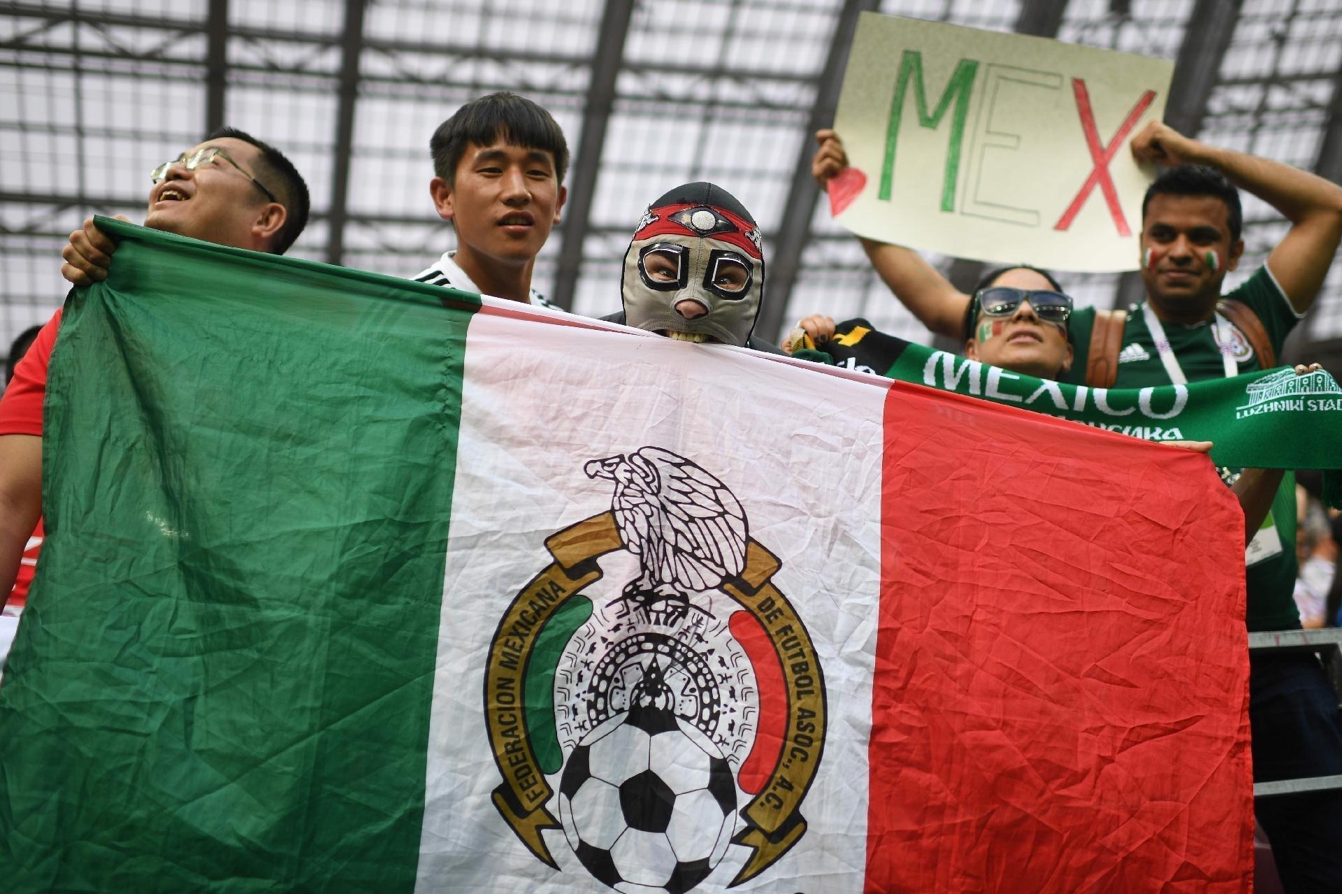 Torcida do México no estádio Luzhniki para o duelo contra a Alemanha - AFP PHOTO / Francisco LEONG