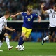 Emil Forsberg, da Suécia, é cercado por Joshua Kimmich e Thomas Müller, da Alemanha - Dean Mouhtaropoulos/Getty Images