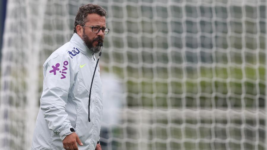 Cléber Xavier, auxiliar de Tite, comanda treino da seleção brasileira; comissão pode ter tablet no banco - Lucas Figueiredo/CBF