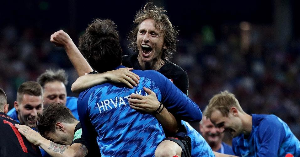 Luka Modric comemora classificação da Croácia contra a Dinamarca