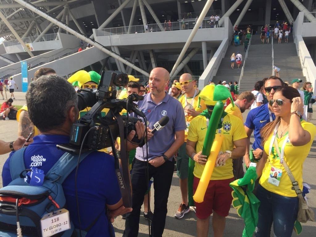 Brasileiros se amontoam para aparecer na Globo - Felipe Pereira/UOL