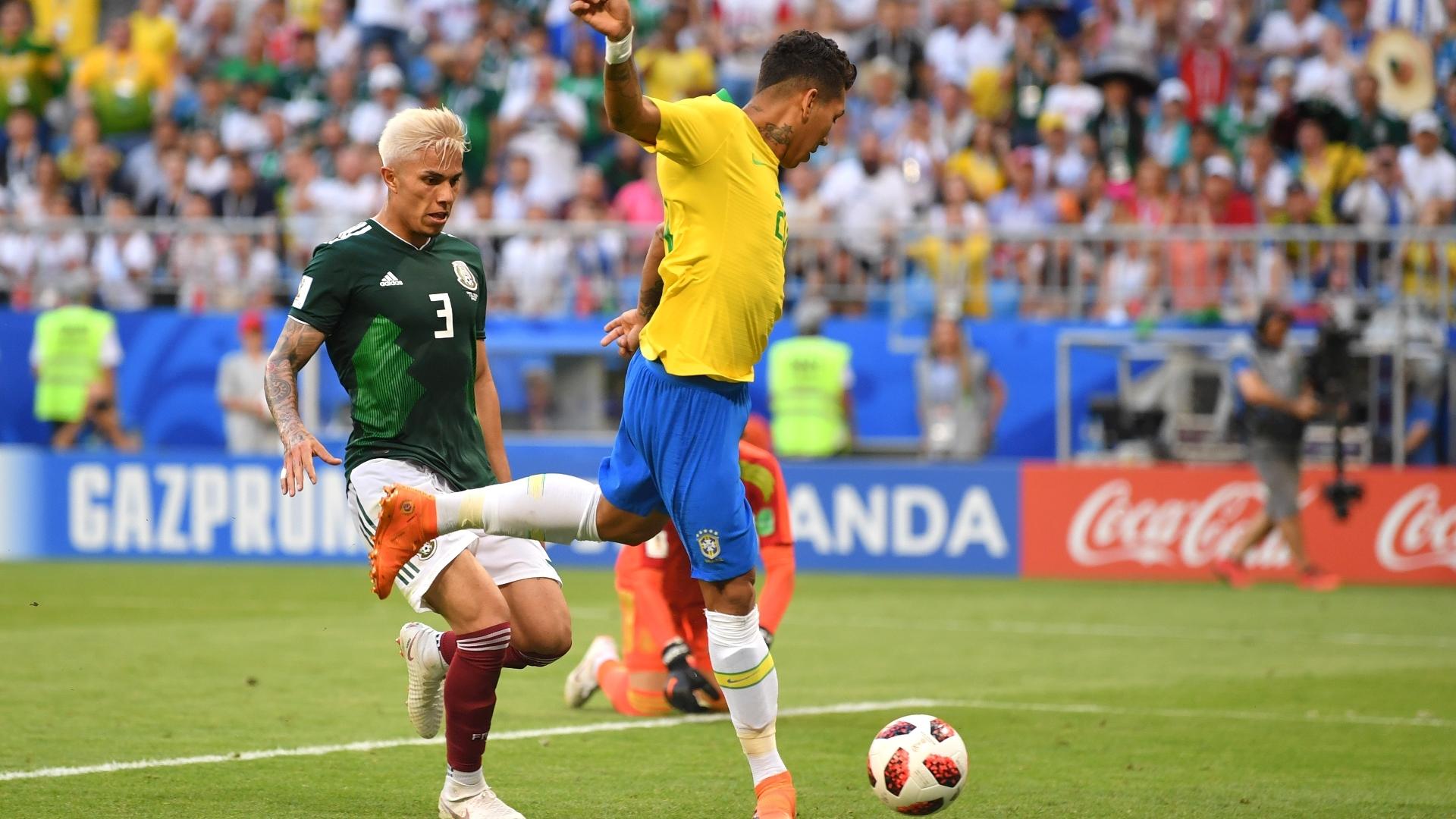 Firmino aparece livre para marcar o segundo gol do Brasil na partida contra o México