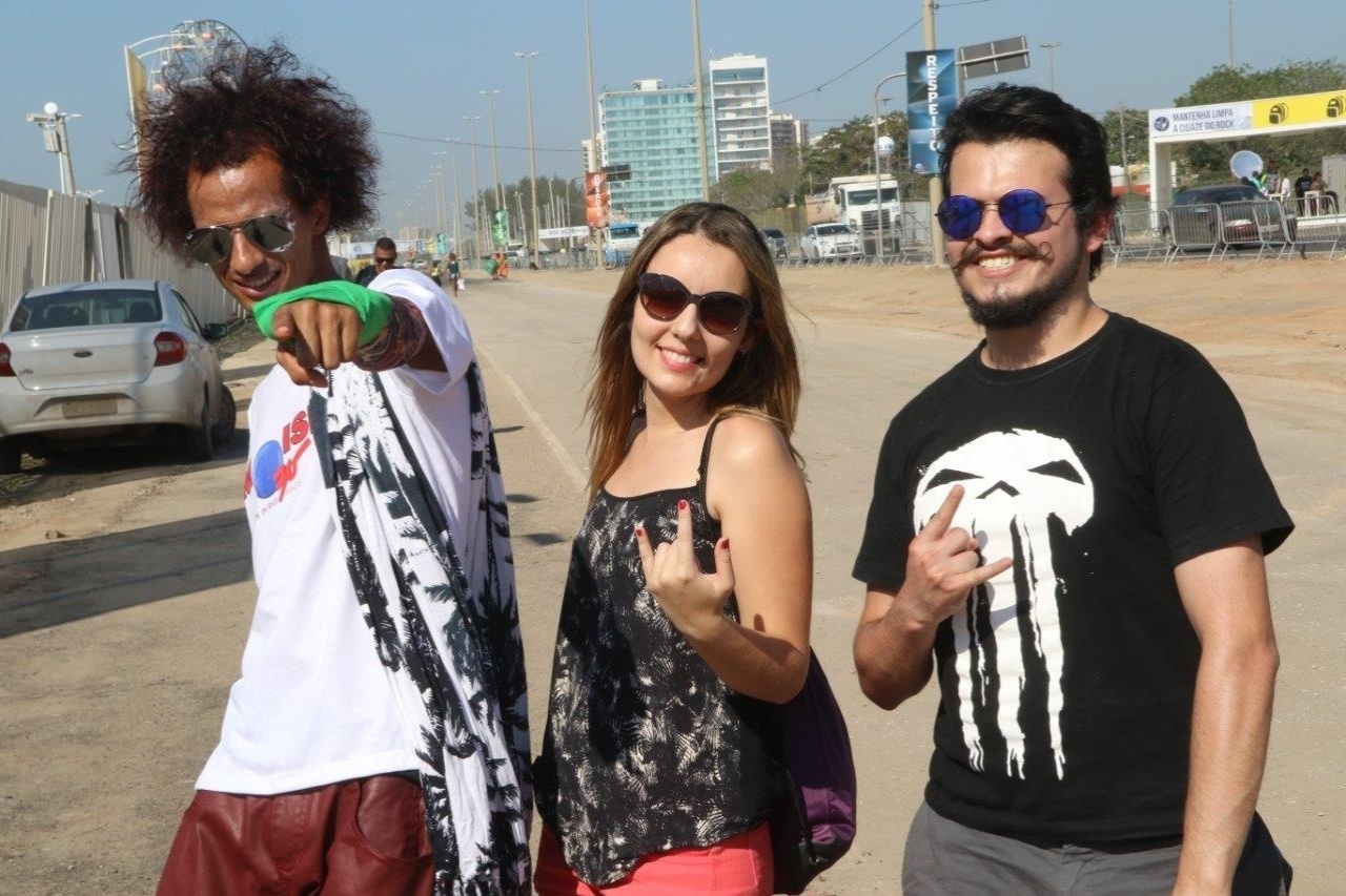 18.set.2015 - Fãs de Queen aguardam abertura dos portões no primeiro dia na Cidade do Rock - Zulmair Rocha/UOL