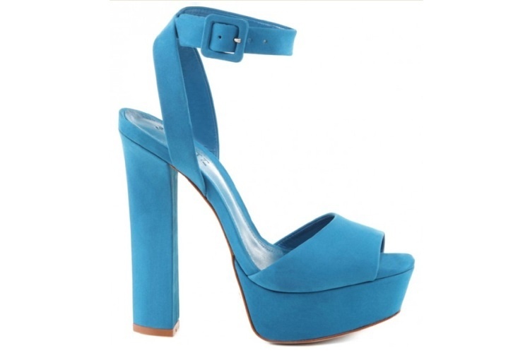 Sandália plataforma com fivela encapada, da Schutz. Preço: R$ 320. Informações: www.schutz.com.br | Preço e disponibilidade pesquisados em setembro de 2015 e sujeitos a alterações - Divulgação