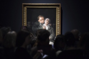 06.out.2015 - Público observa "Autorretrato con el doctor Arrieta" pintura de 1820 do espanhol Francisco Goya - Facundo Arrizabalaga/EFE