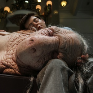 12.out.2015 - Com criaturas geneticamente modificadas, a mostra "Com-Ciência", de Patricia Piccinini, tem a curadoria de Marcello Dantas e ficará em cartaz até 4 de janeiro de 2016 no CCBB de São Paulo - Leonardo Benassatto/Futura Press - Leonardo Benassatto/Futura Press