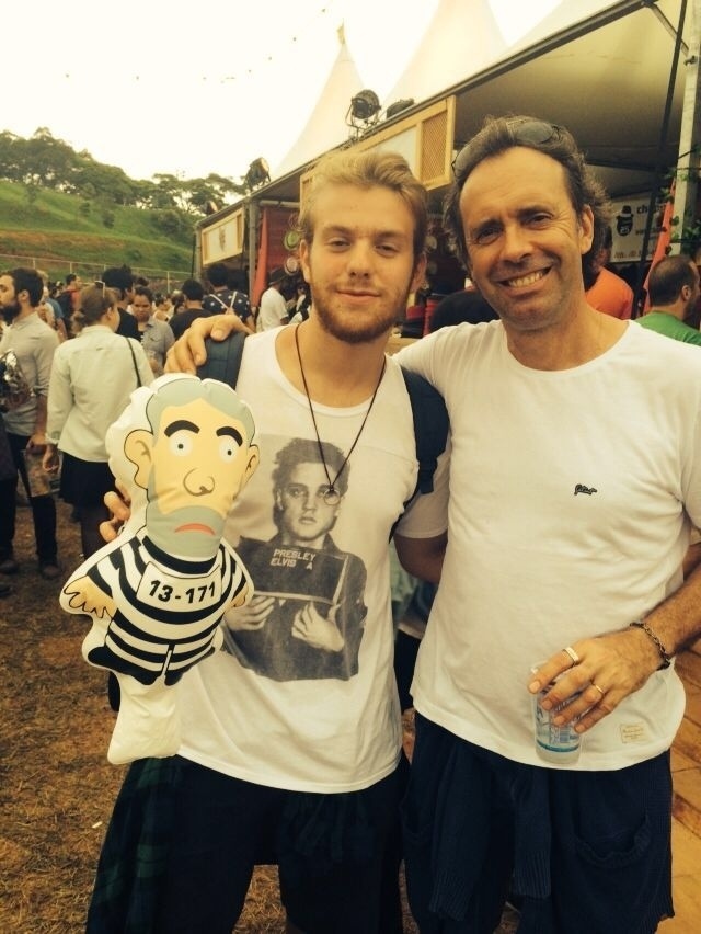 13.mar.2016 - Artur Regalin mudou a programação dos pais no dia de seu aniversário. Ao invés da manifestação na Paulista, o gaúcho de Caxias do Sul pediu o Lollapalooza Brasil 2016 de presente para os 17 anos completados neste domingo - Tiago Dias/UOL