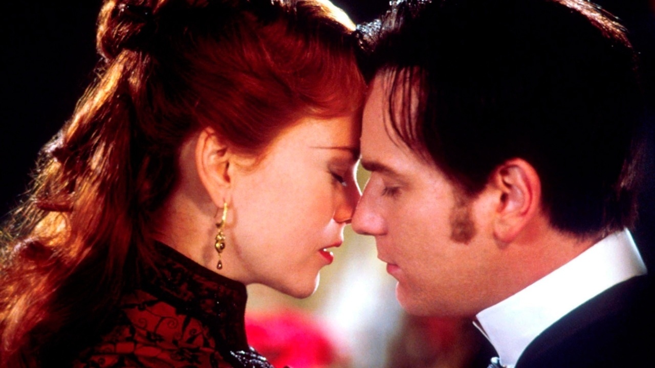 Cena do filme "Moulin Rouge: Amor em Vermelho" (2001), de Baz Luhrmann - Reprodução