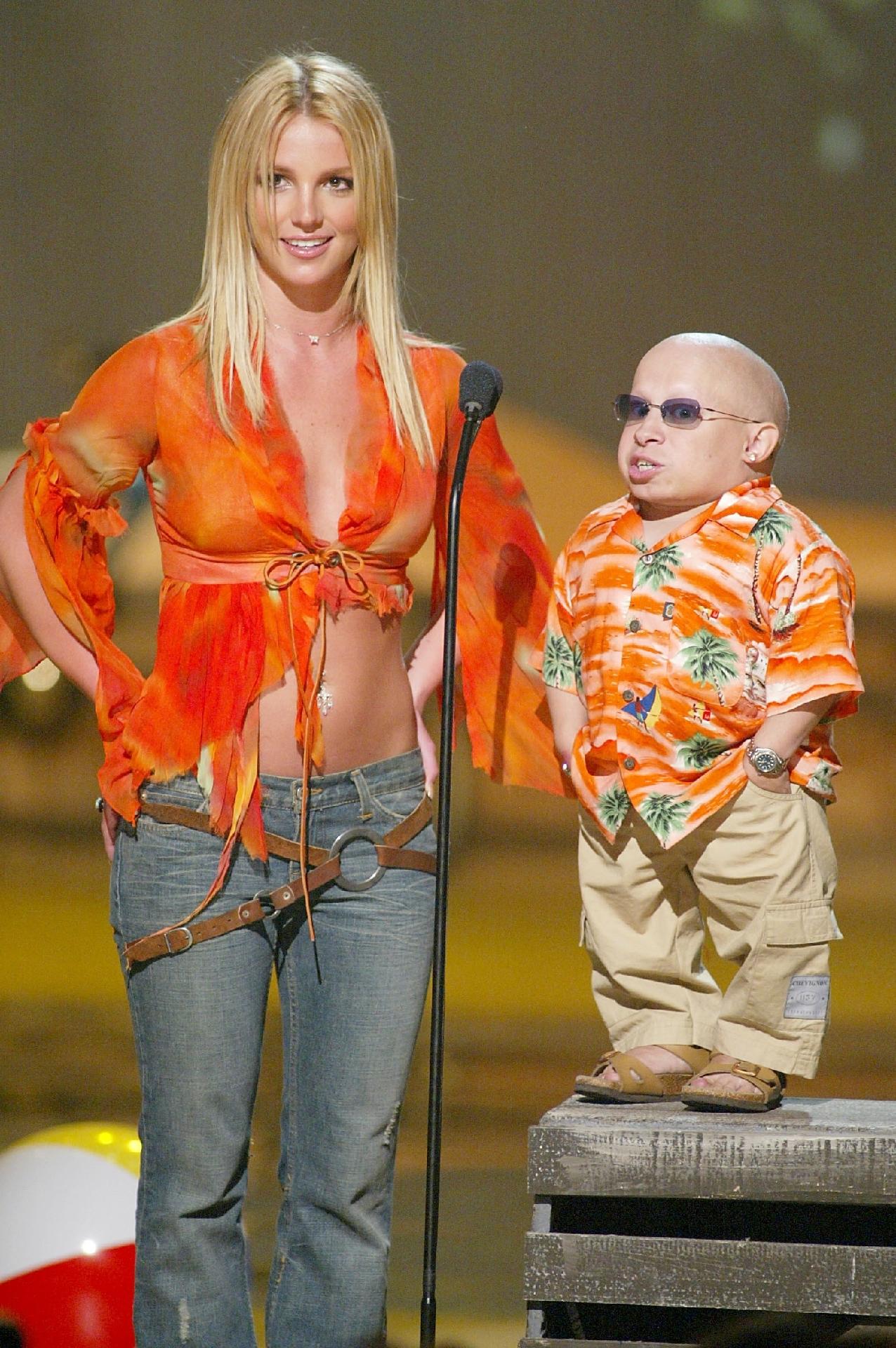 Britney Spears - cinto jogado no quadril - Getty Images