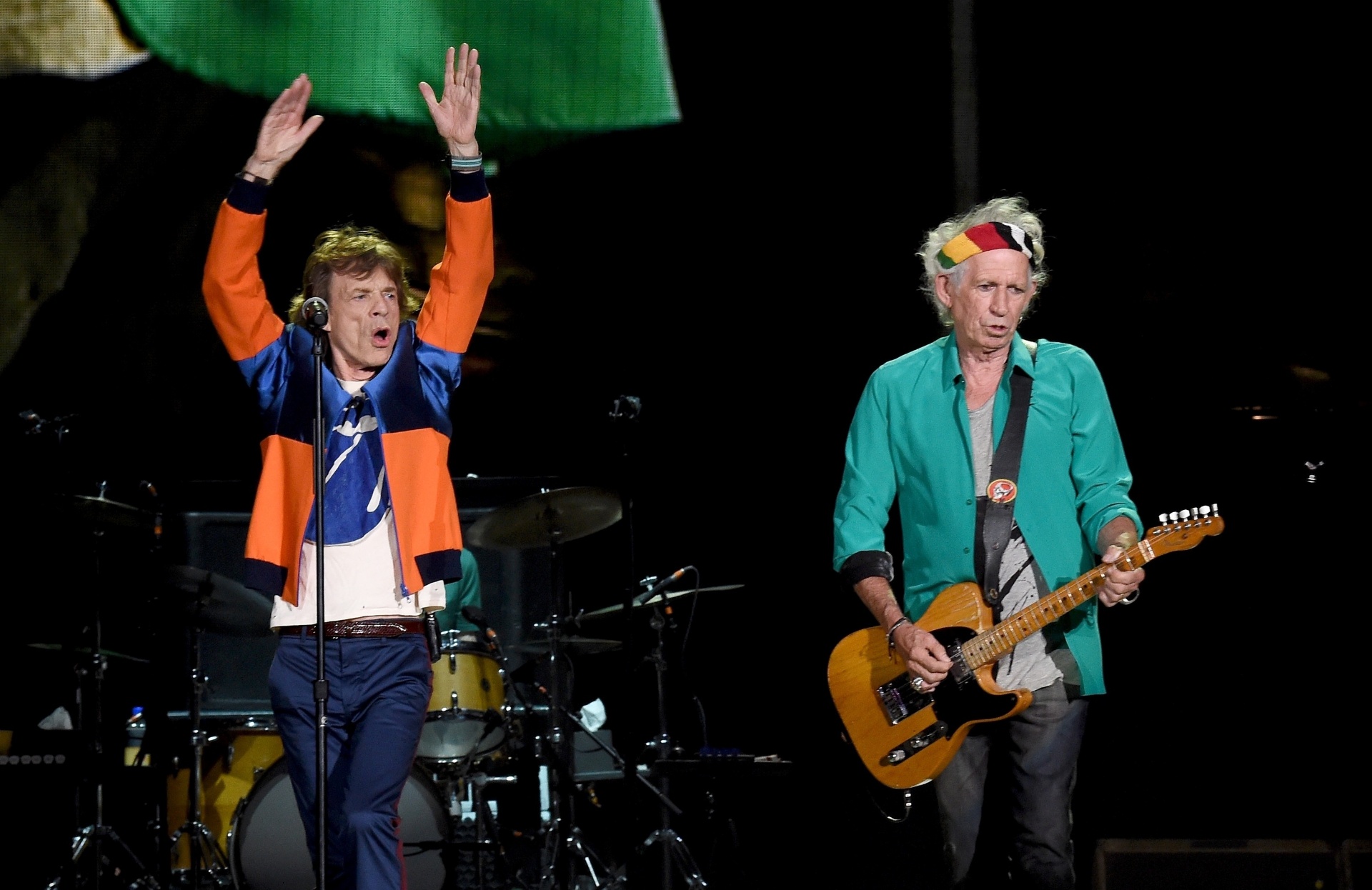 7.out.2016 - Mick Jagger e Keith Richards se apresentam com os Rolling Stones no primeiro dia  do Desert Trip, em Indio, Califórnia, a 204 km de Los Angeles - Kevin Winter /Getty Images