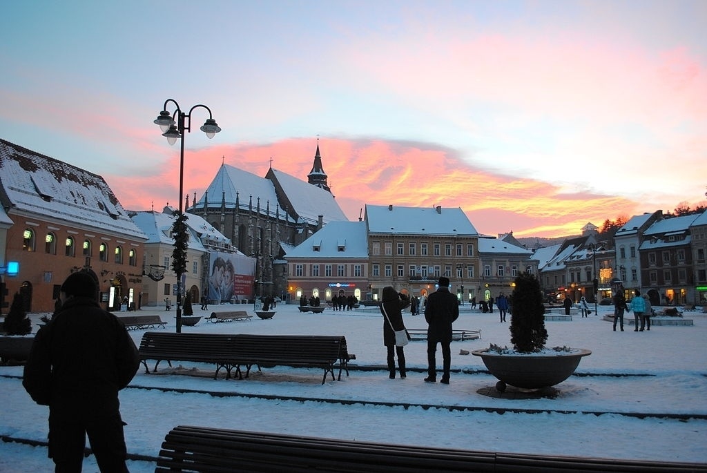 Praça Sfatului, em Brasov, na Romênia - Kikiricky/Creative Commons