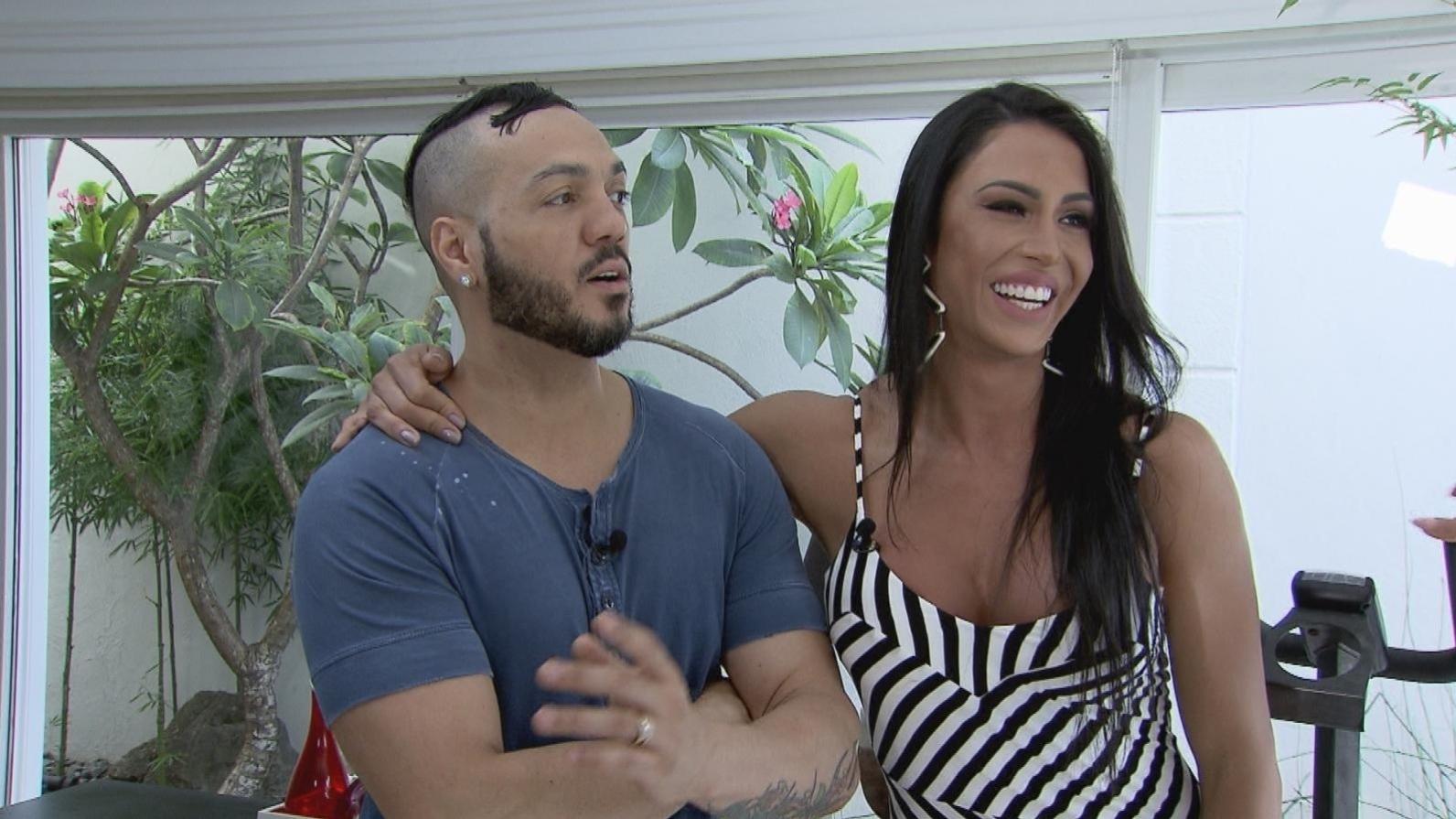 Gracyanne Barbosa e Belo abrem a casa para Sabrina Sato - Divulgação/Record TV