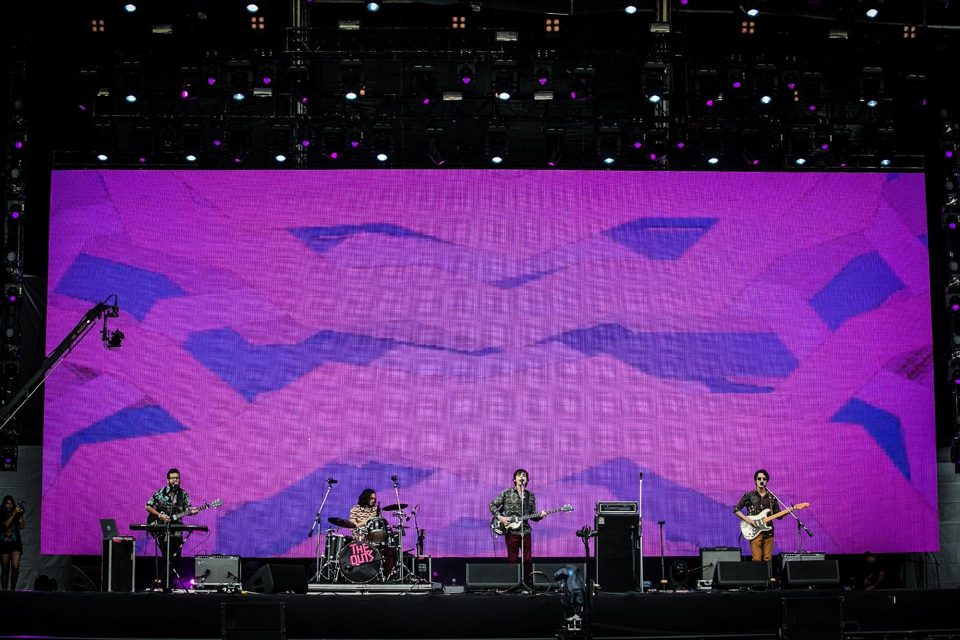 Grupo The Outs se apresenta no primeiro dia de Lollapalooza, no Autódromo de Interlagos, em São Paulo - Bruno Santos/UOL