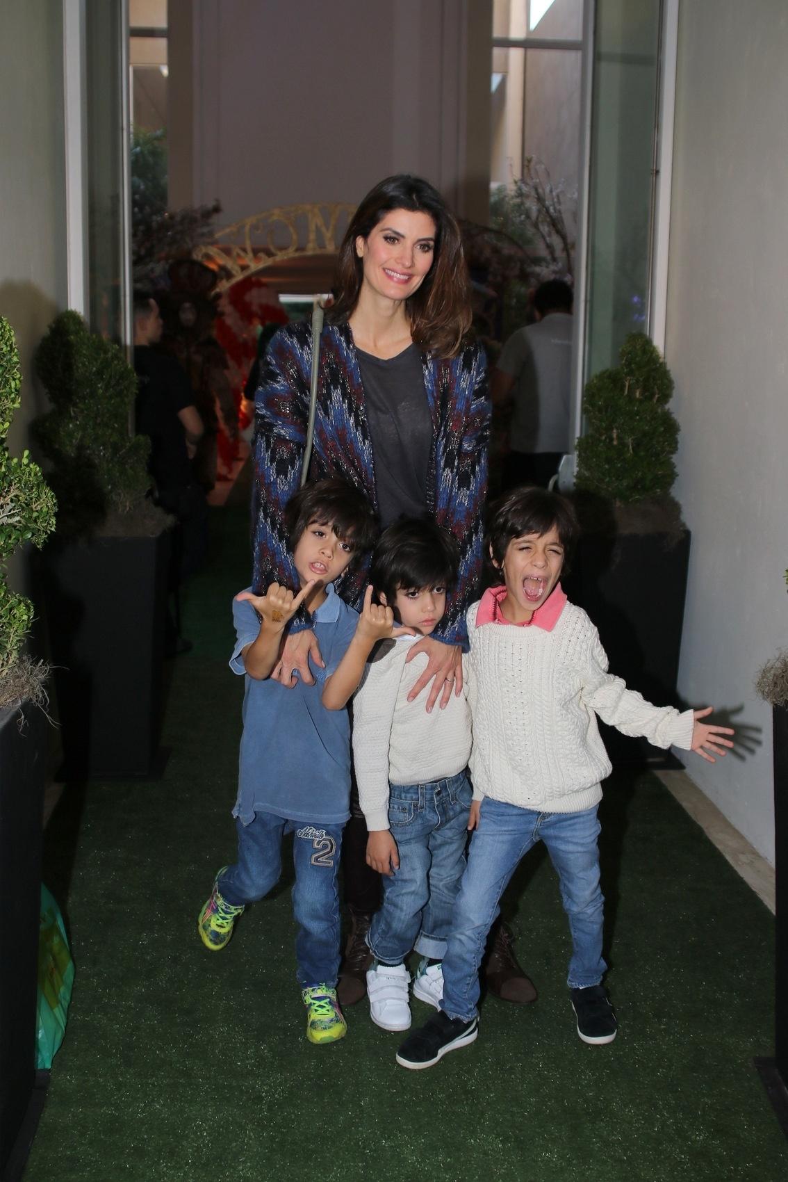 A modelo e apresentadora Isabela Fiorentino leva seus trigêmeos à festa - Thiago Duran/AgNews