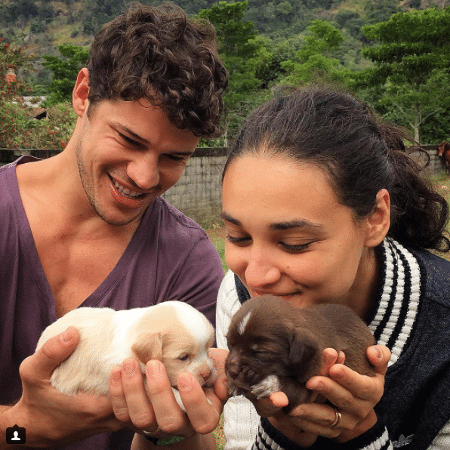Débora Nascimento e José Loreto adotam filhotes de cãozinho - Reprodução/Instagram José Loreto