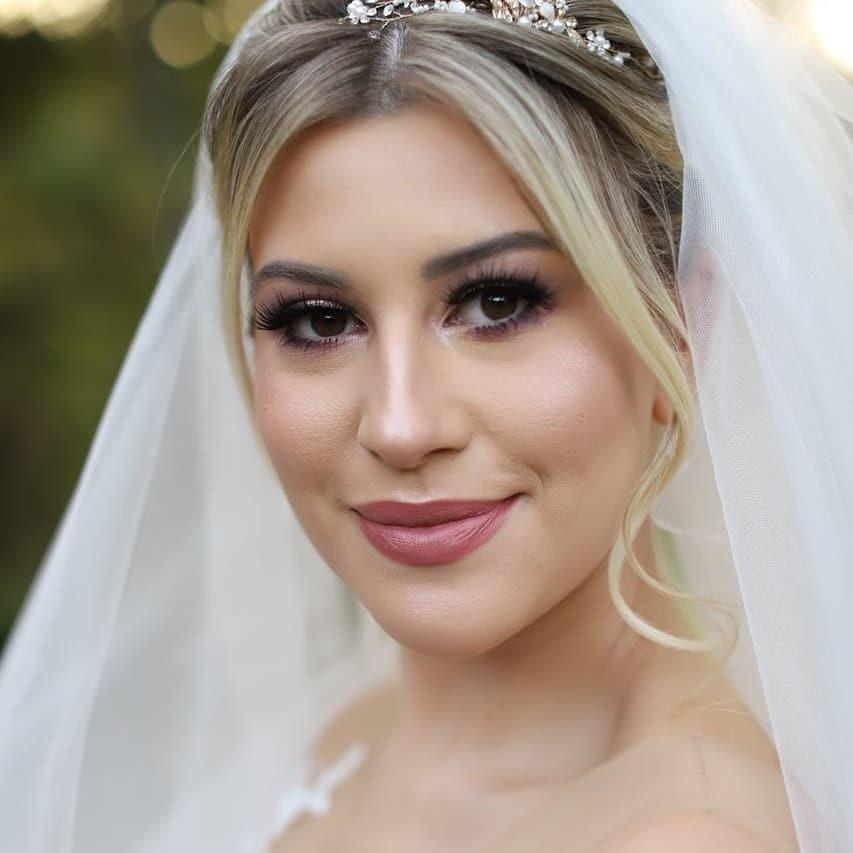 A noiva usou em seu casamento pela primeira vez o batom desenvolvido por ela para a Mac Cosmetics - Reprodução/Instagram
