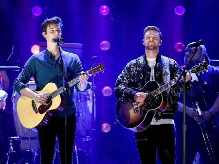 Shawn Mendes toca com Justin Timberlake no festival iHeartRadio, em Las Vegas, nos Estados Unidos - Kevin Winter/Getty Images for iHeartMedia