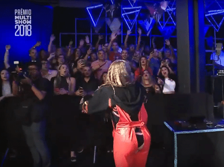 Luísa Sonza apostou em "decote no bumbum" no look do Prêmio Multishow - Reprodução