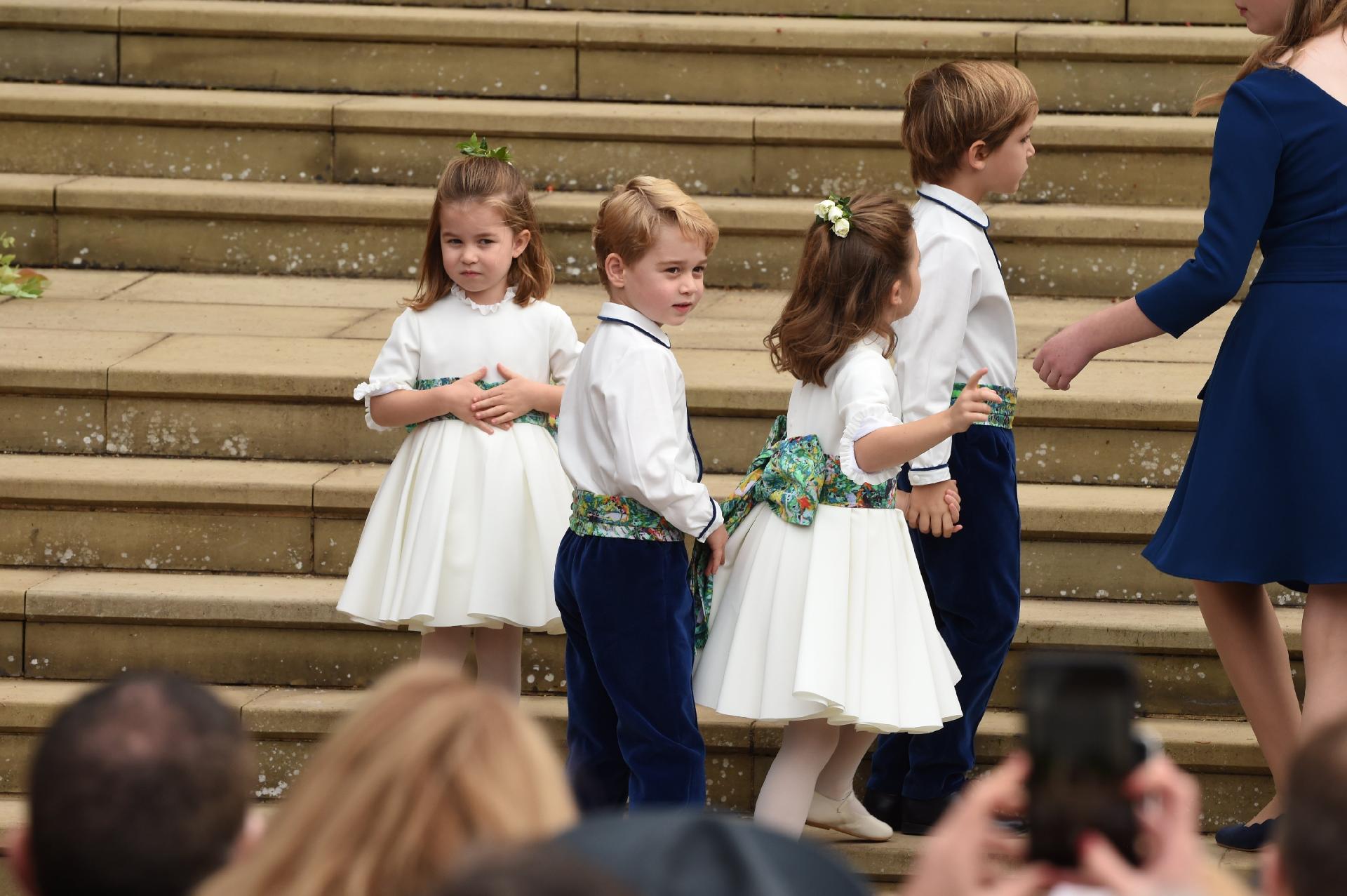 A princesa Charlotte e o príncipe George entre os pajens do casamento - Getty Images