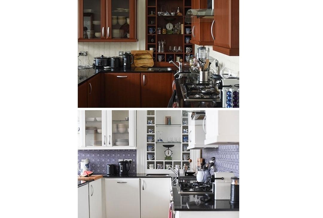 A designer e blogueira britânica Wendy H. Gilmour decidiu clarear sua cozinha e obteve sucesso depois que seus móveis foram pintados de branco e suas paredes revestidas com adesivos de tom azul clarinho. Se for copiar a ideia em casa, antes de se decidir pelo tipo de material, busque fazer uma simulação no computador para ter uma prévia de como ficará o resultado - Wendy H. Gilmour/ Divulgação