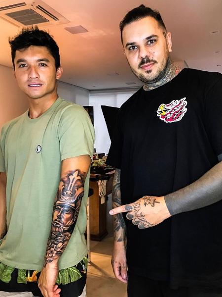 Nakagima e o tatuador Diego - Reprodução/Instagram