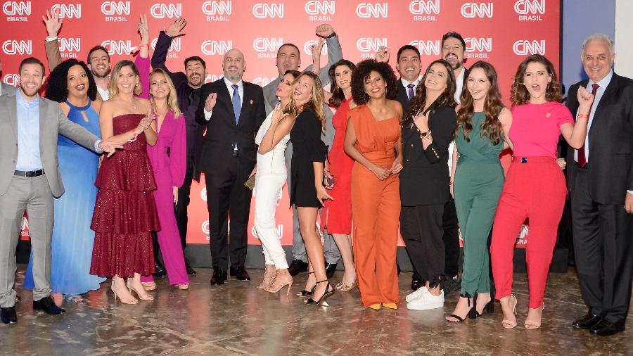 Parte da equipe de apresentadores da CNN Brasil e o diretor Douglas Tavolaro (ao centro) na festa de lançamento do canal - Divulgação