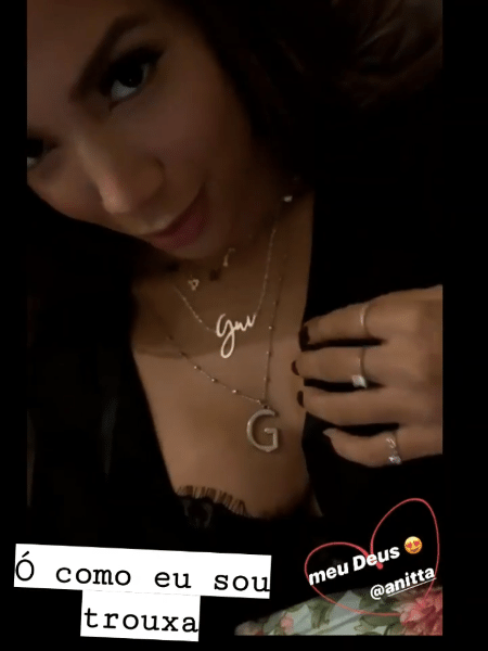 Anitta usa colares com apelido e inicial de Gui Araújo - REPRODUÇÃO/INSTAGRAM