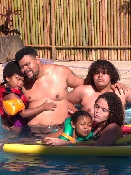 Babu Santana com filhos e sobrinha em sua casa no Rio - Reprodução/Instagram