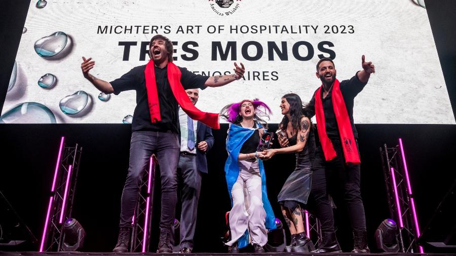 Parte da equipe do Tres Monos, de Buenos Aires, na premiação do 50 Best Bars