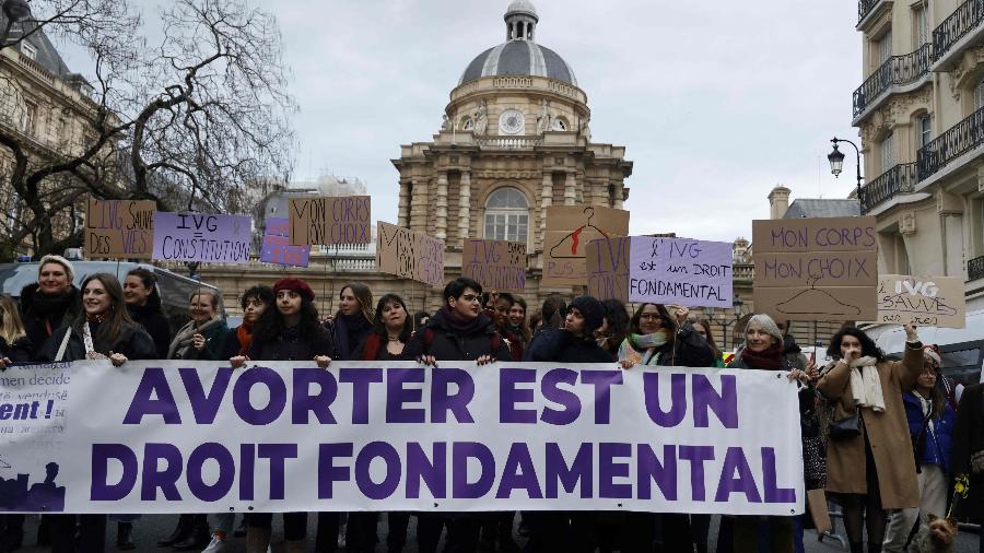 Protesto pelo direto ao aborto, em Paris