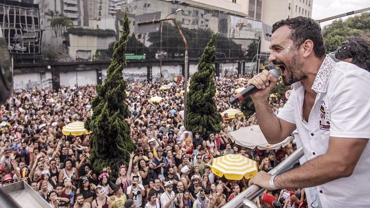 Alê Youssef comandando o Acadêmicos do Baixo Augusta