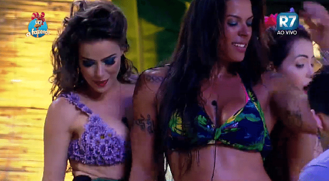 9.out.2015 - As peoas usaram biquinis floridos e saias havaianas - Reprodução/Record