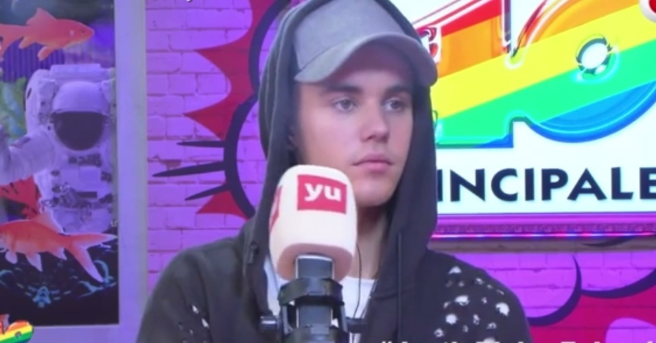 Justin Bieber se irrita em programa de rádio na Espanha