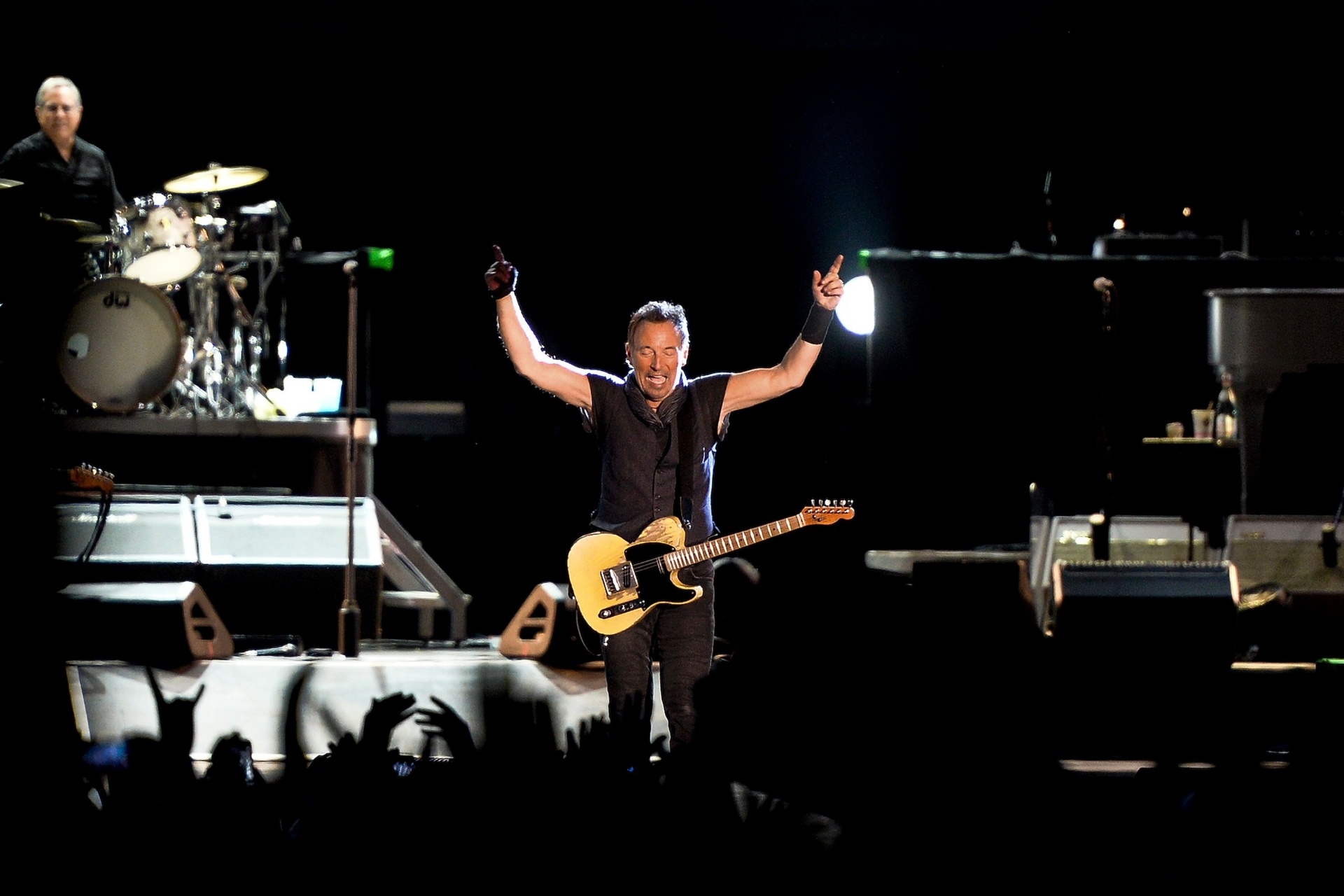 19.mai.2016 - Bruce Springsteen se apresenta com a The E Street Band no primeiro dia de Rock in Rio Lisboa, no Parque Bela Vista, em Lisboa, Portugal - Patricia de Melo Moreira/AFP