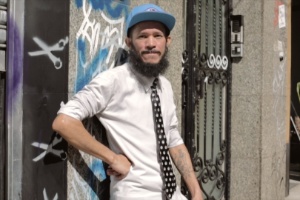 Fernando Spud, cabeleireiro e idealizador do projeto Salão Itinerante - Reprodução/TV UOL - Reprodução/TV UOL