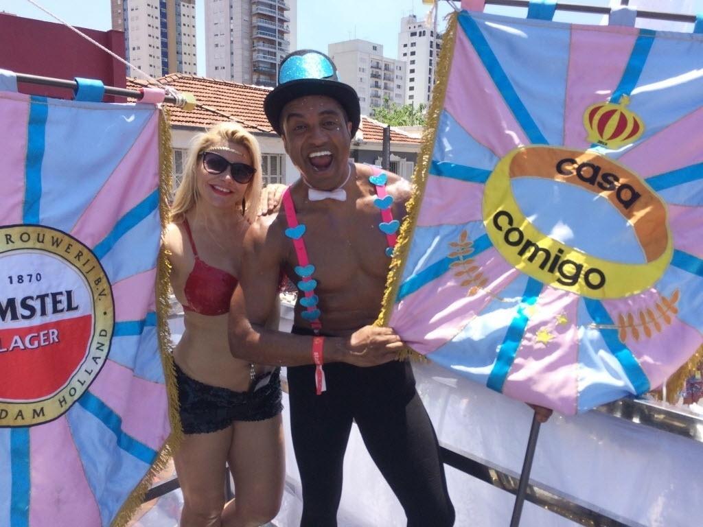 Movimentação de foliões no Bloco Casa Comigo, na avenida Brigadeiro Faria Lima - Suamy Beydoun/Agif/Estadão Conteúdo