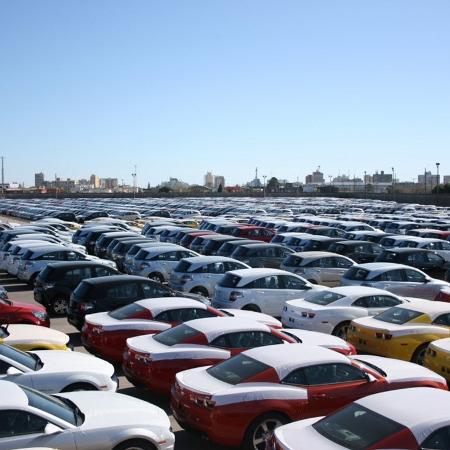 Pátio do porto de Rio Grande (RS) lotado de carros importados - Marcio Gandra/Agência RBS/Folhapress