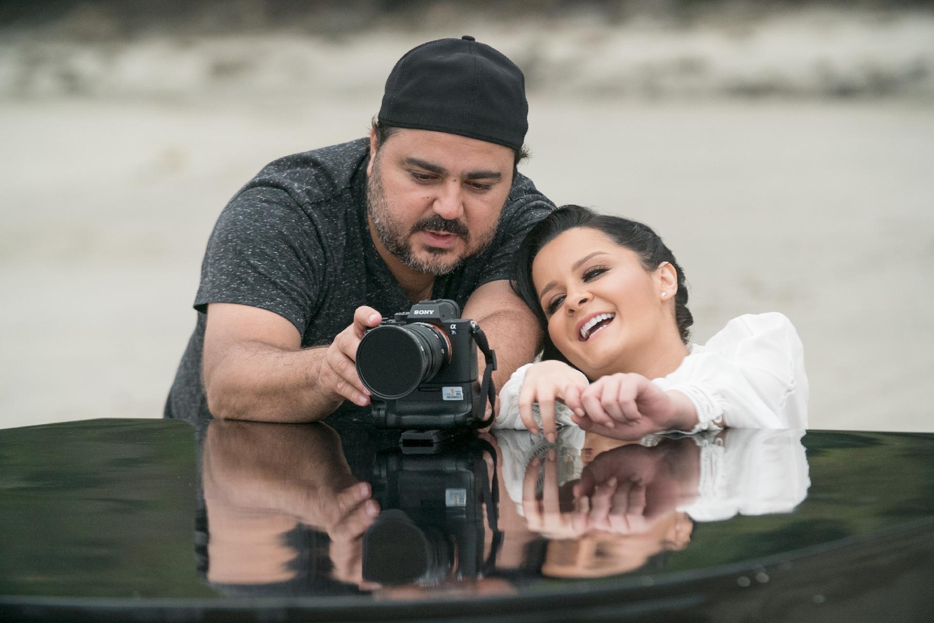 Cenas do clipe de "Bengala e Crochê" de Maiara e Maraisa - Olivio Neto