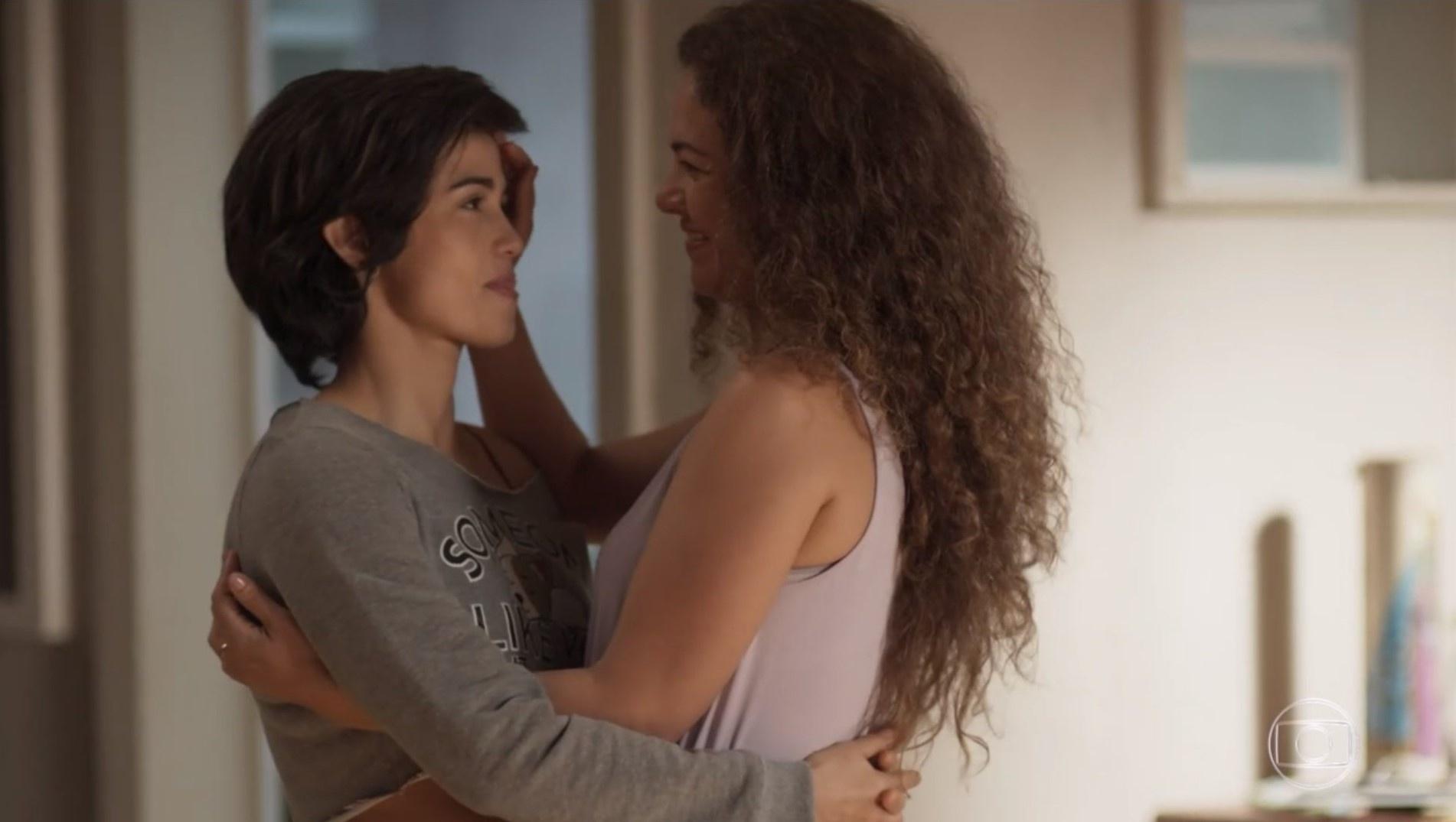 Maura (Nanda Costa) e Selma (Carol Fazu) em cena em "Segundo Sol" - Reprodução/Globo